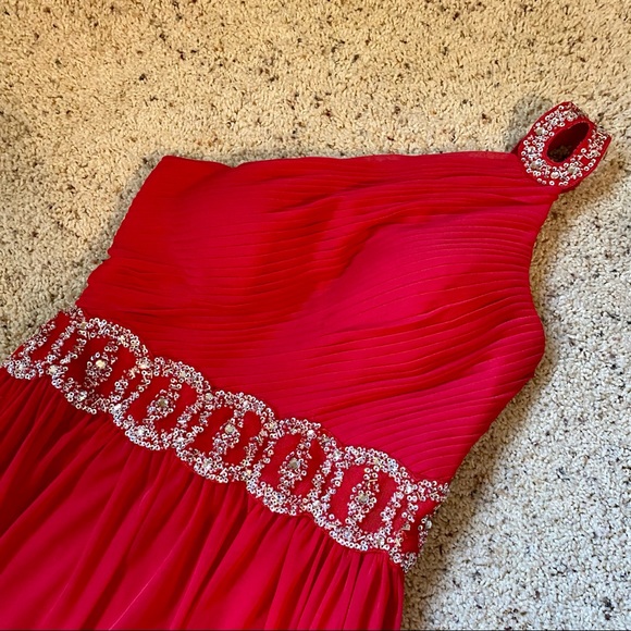 Red Floor Length Gown - Size 3 (Juniors) - Picture 4 of 6